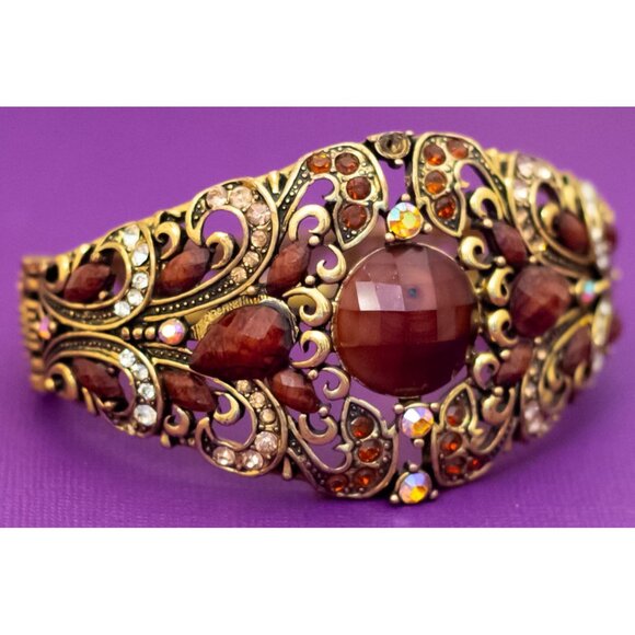 7 inch, Vintage Brown Center Bead Gold Tone Victorian Hinge Bangle - Q41 - Picture 2 of 3